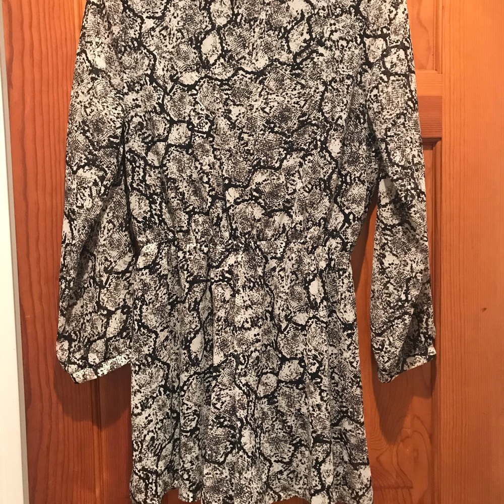 Express Snake Print Romper - Picture 2 of 3